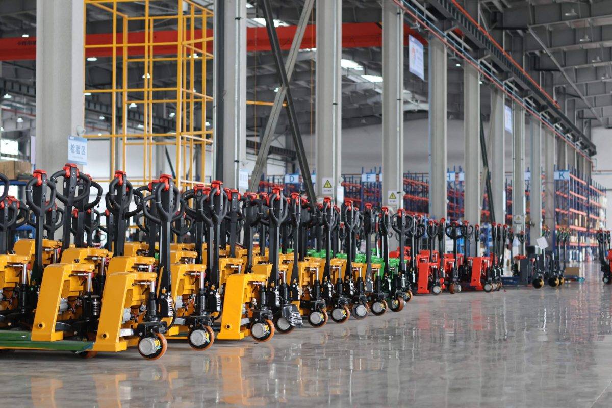 Workshop Safety Redefined: Amarite’s Mobile Lift Table Solutions - AMARITE