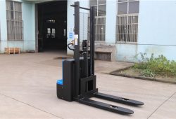 HH1216 electric stacker